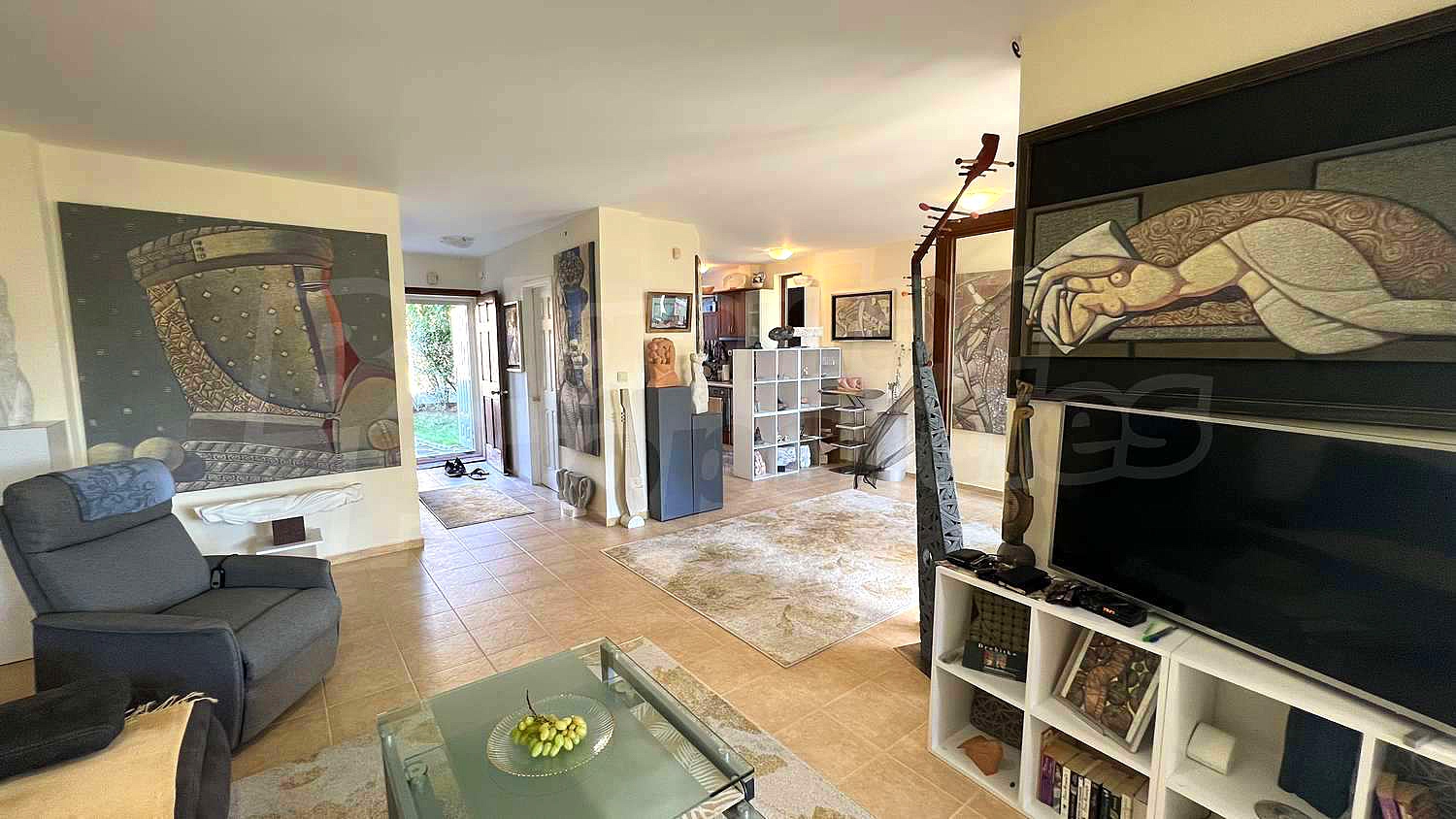 Gallery Picture 30