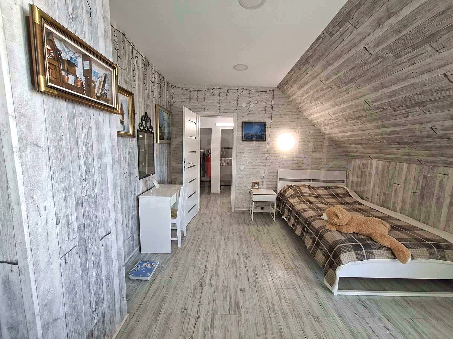 Gallery Picture 14