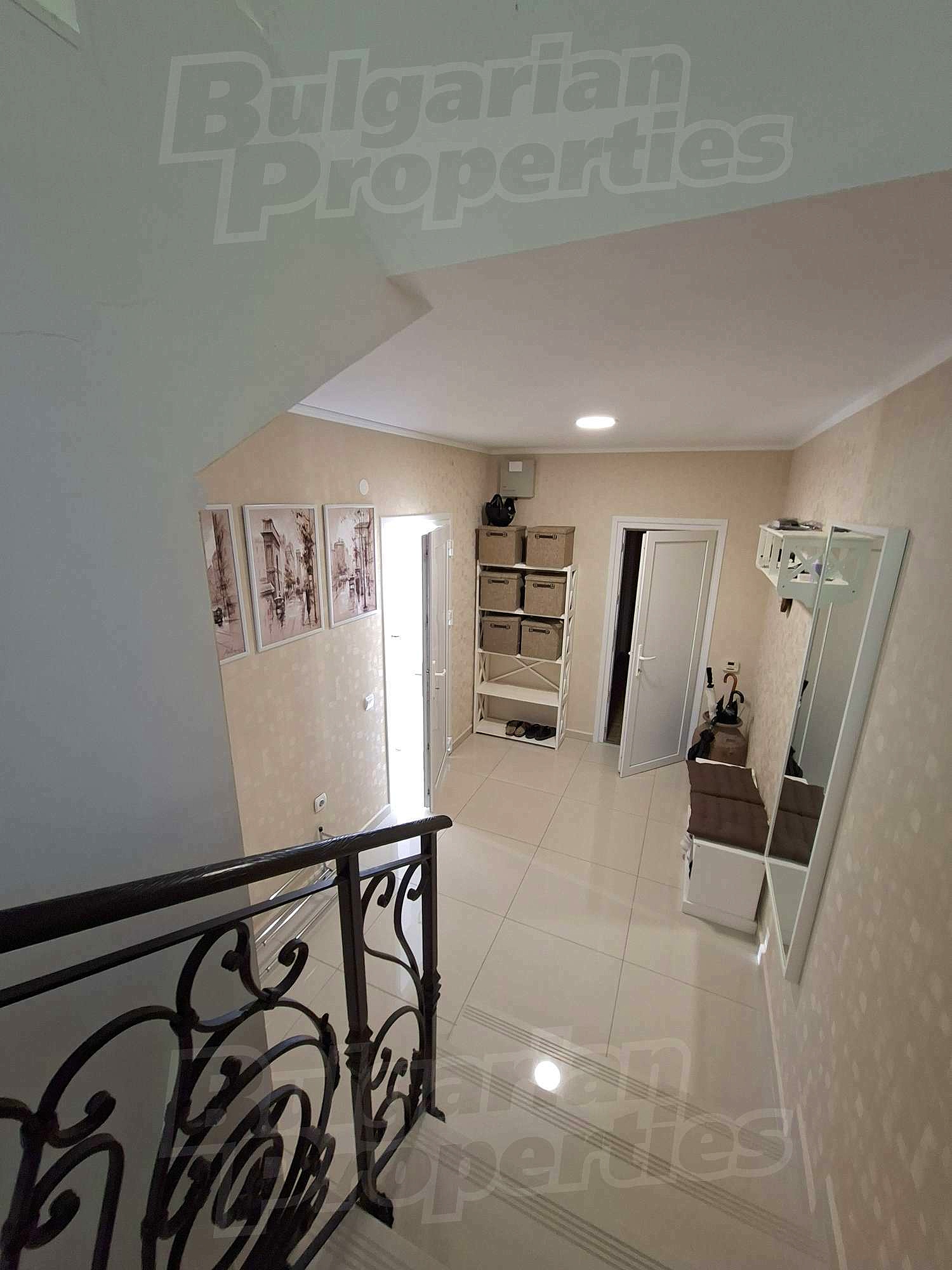 Gallery Picture 35