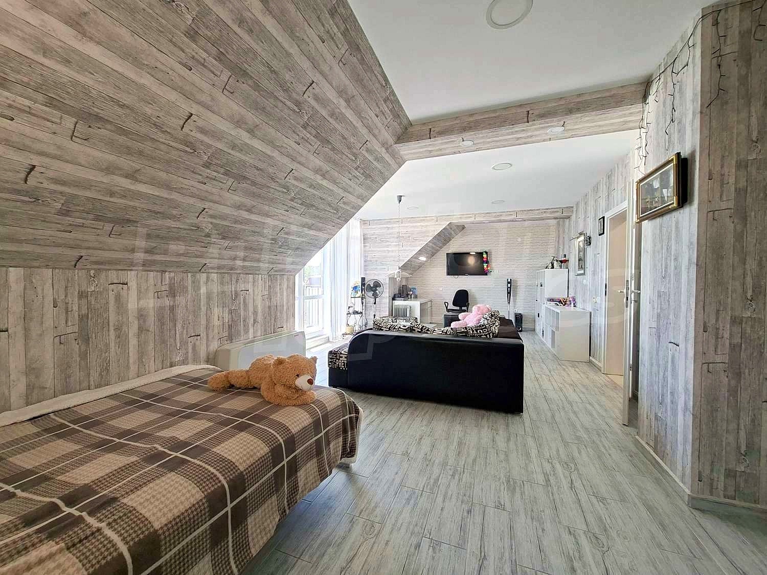 Gallery Picture 36