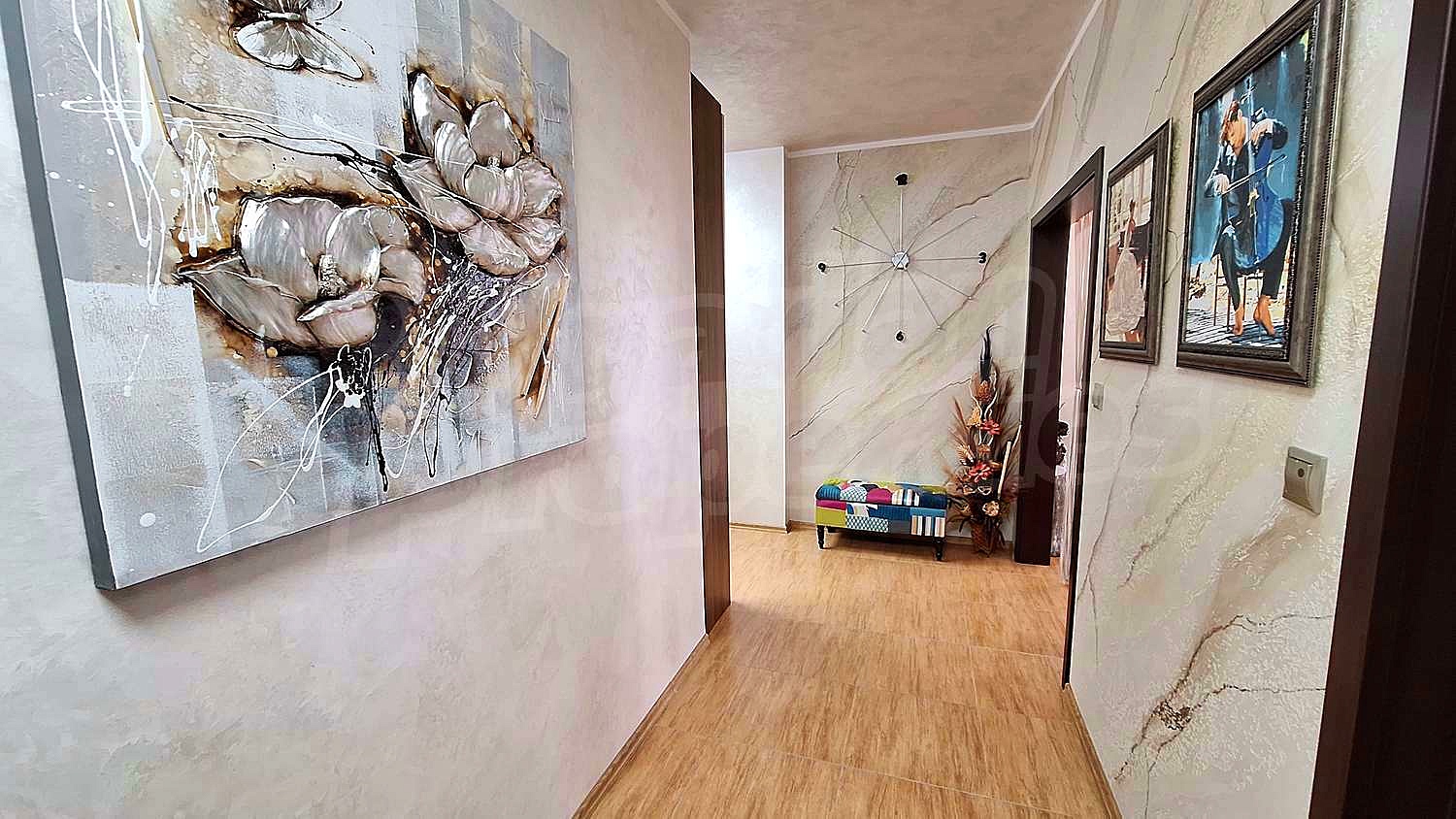 Gallery Picture 35