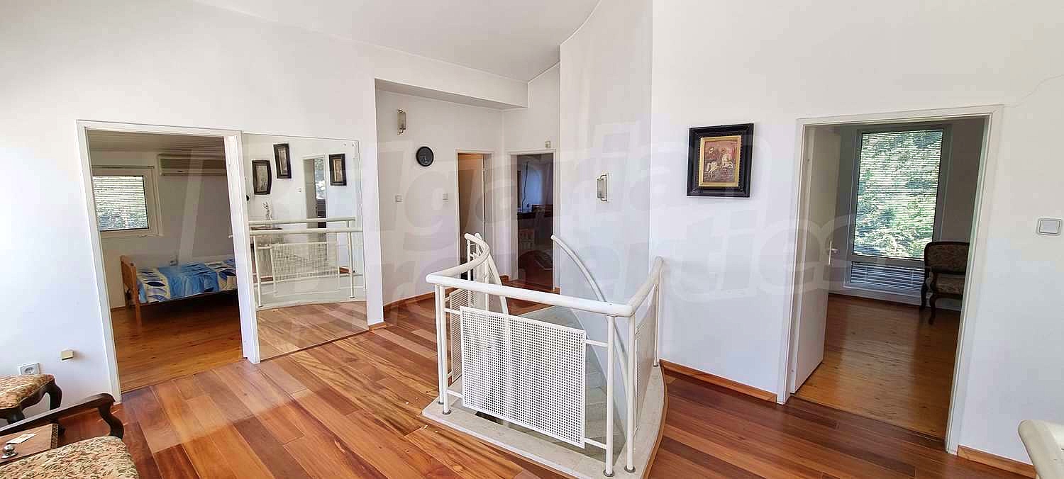 Gallery Picture 17