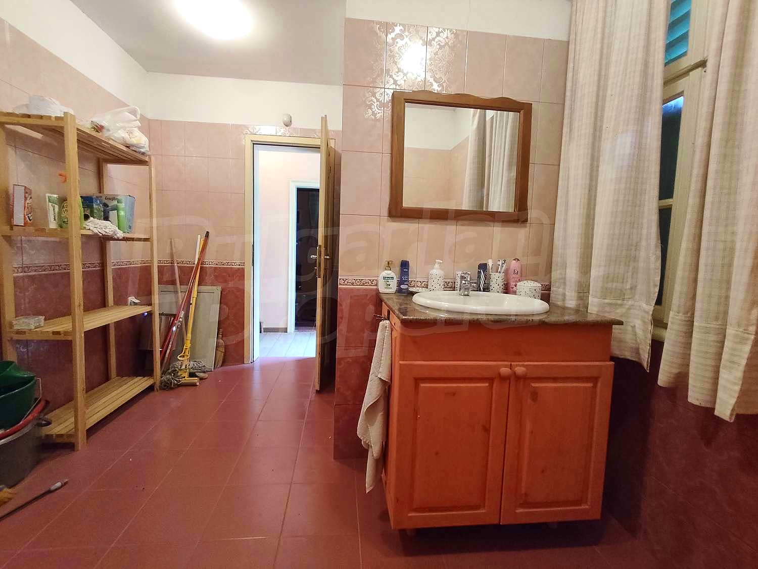 Gallery Picture 28