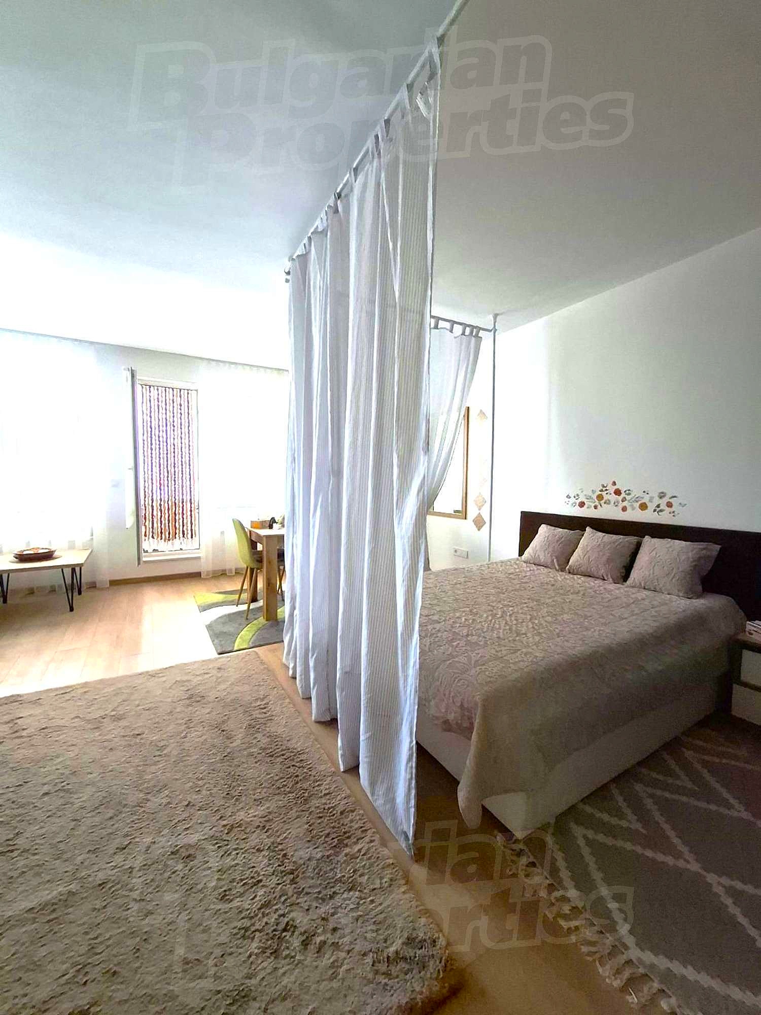 Gallery Picture 5