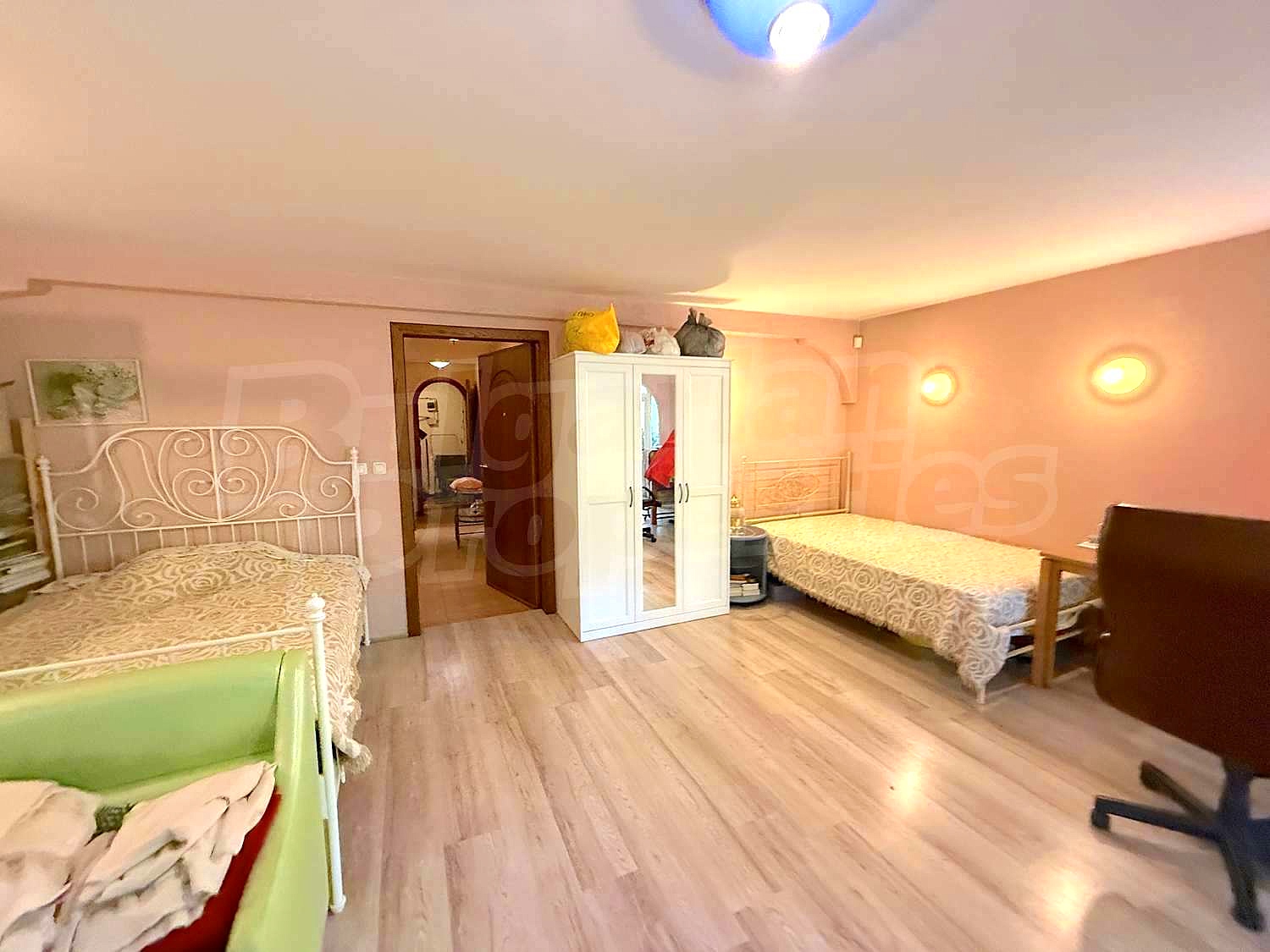 Gallery Picture 12