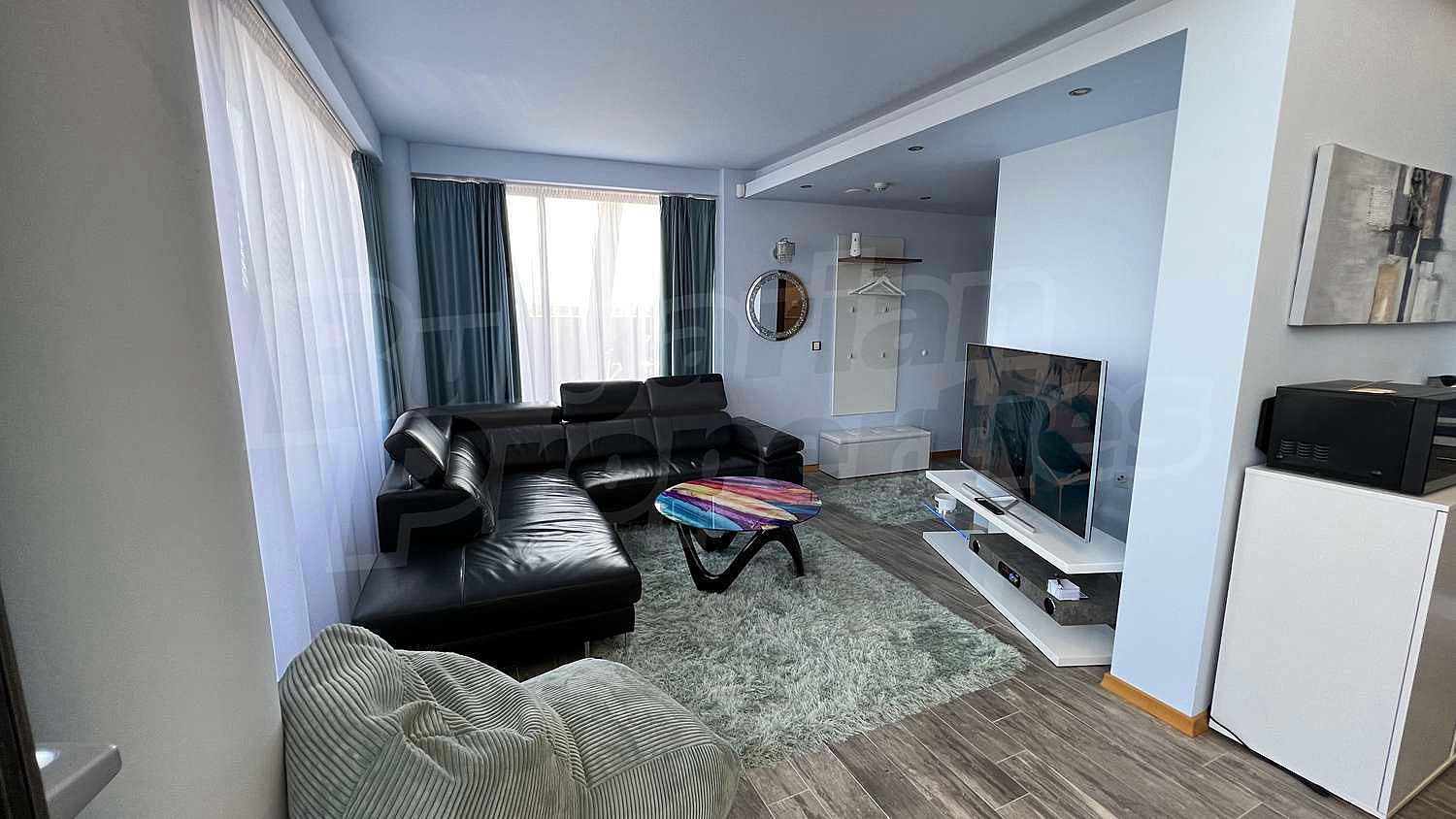 Gallery Picture 10