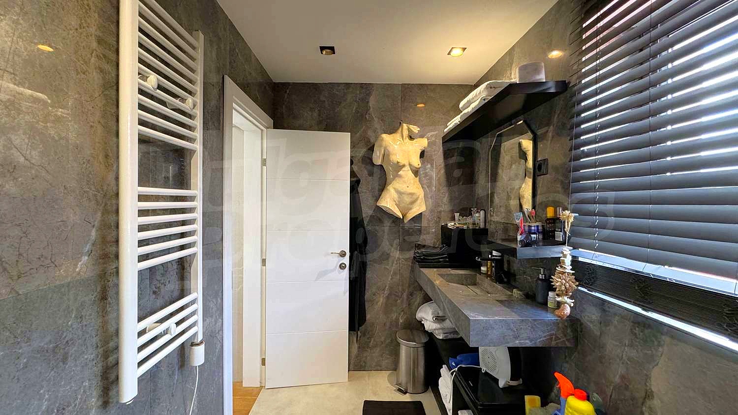 Gallery Picture 17