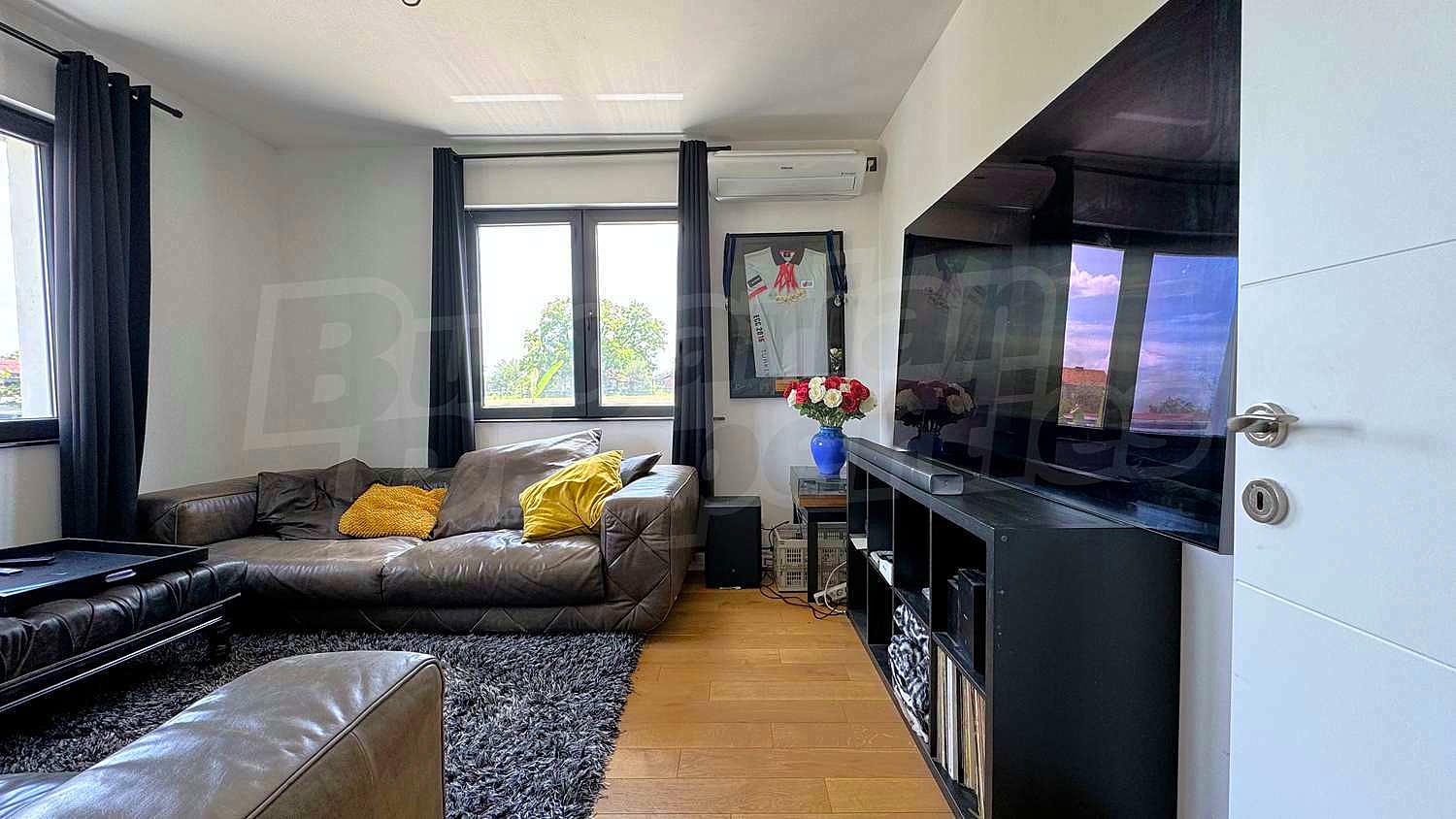 Gallery Picture 10