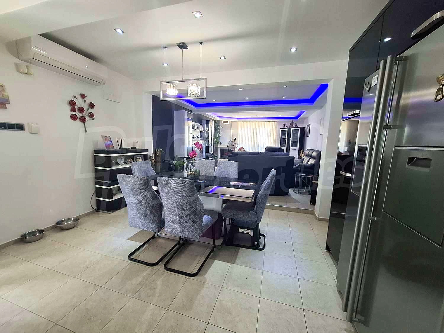 Gallery Picture 10