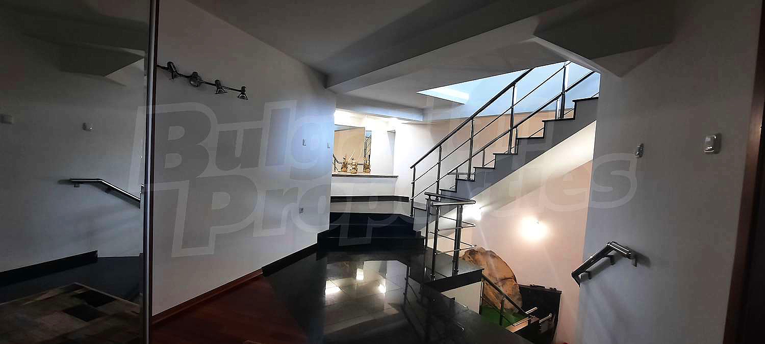 Gallery Picture 8