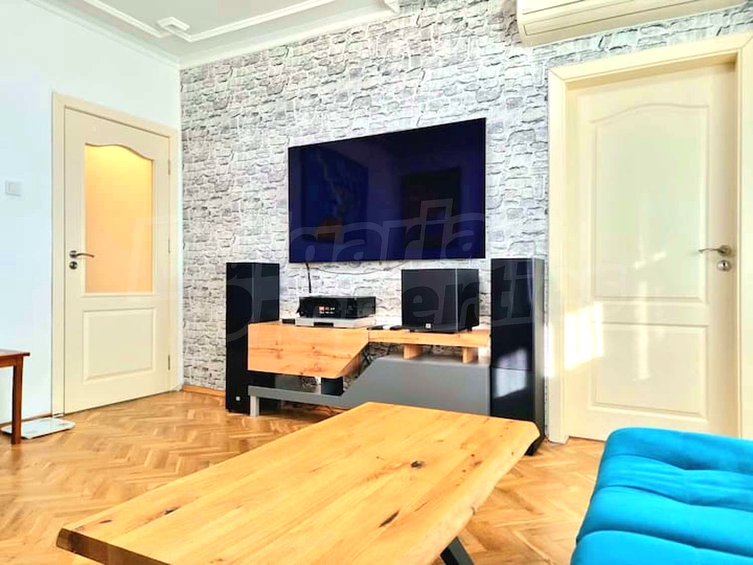 Gallery Picture 10