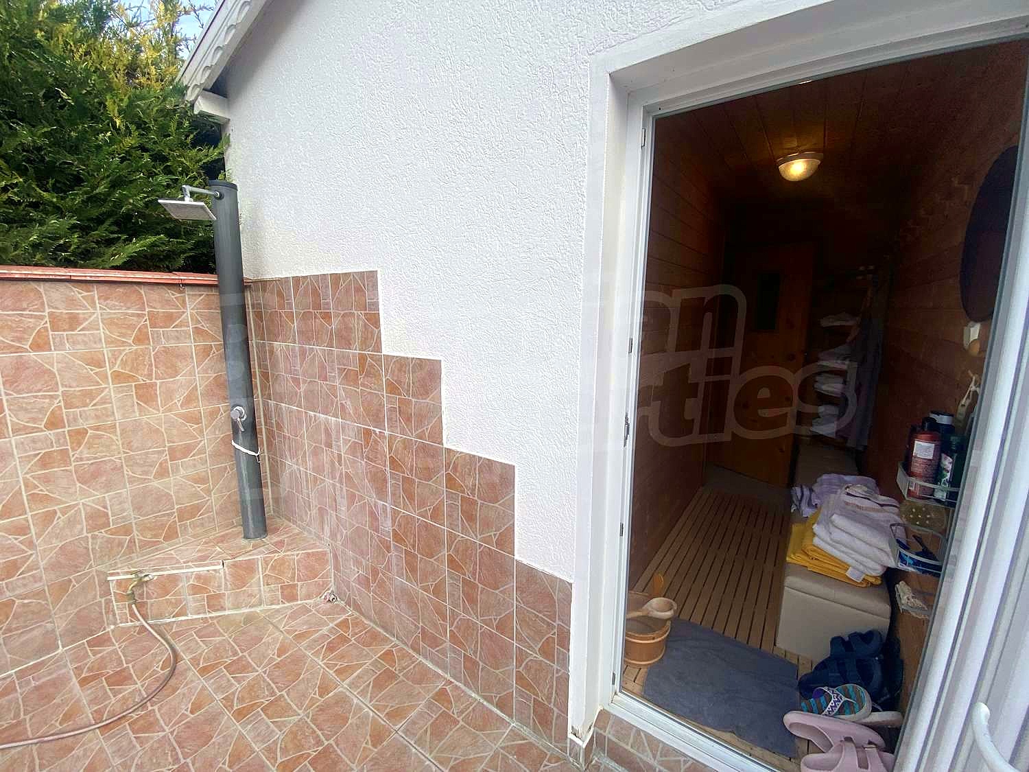 Gallery Picture 37