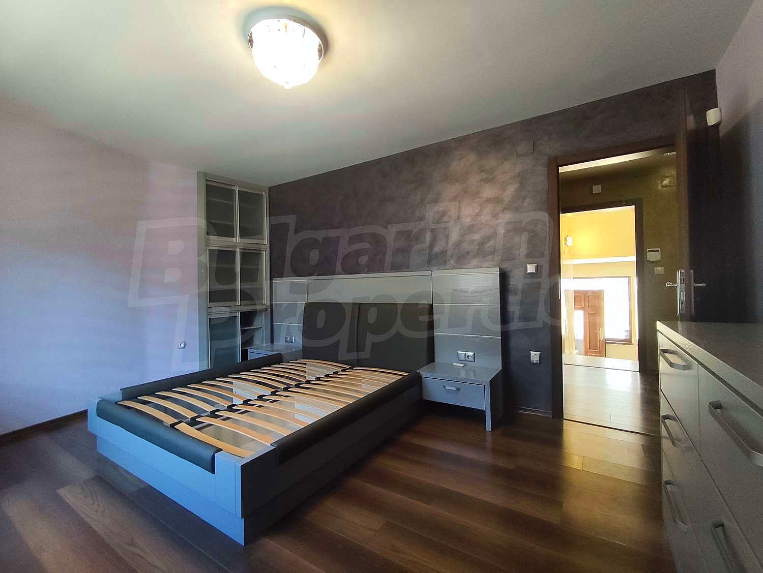 Gallery Picture 5