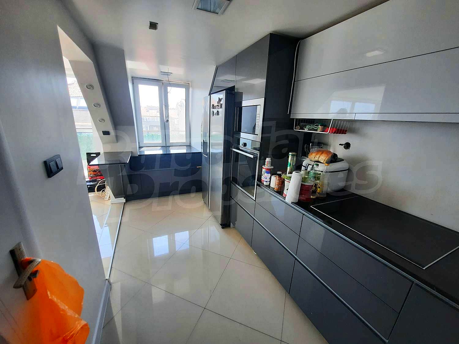 Gallery Picture 8