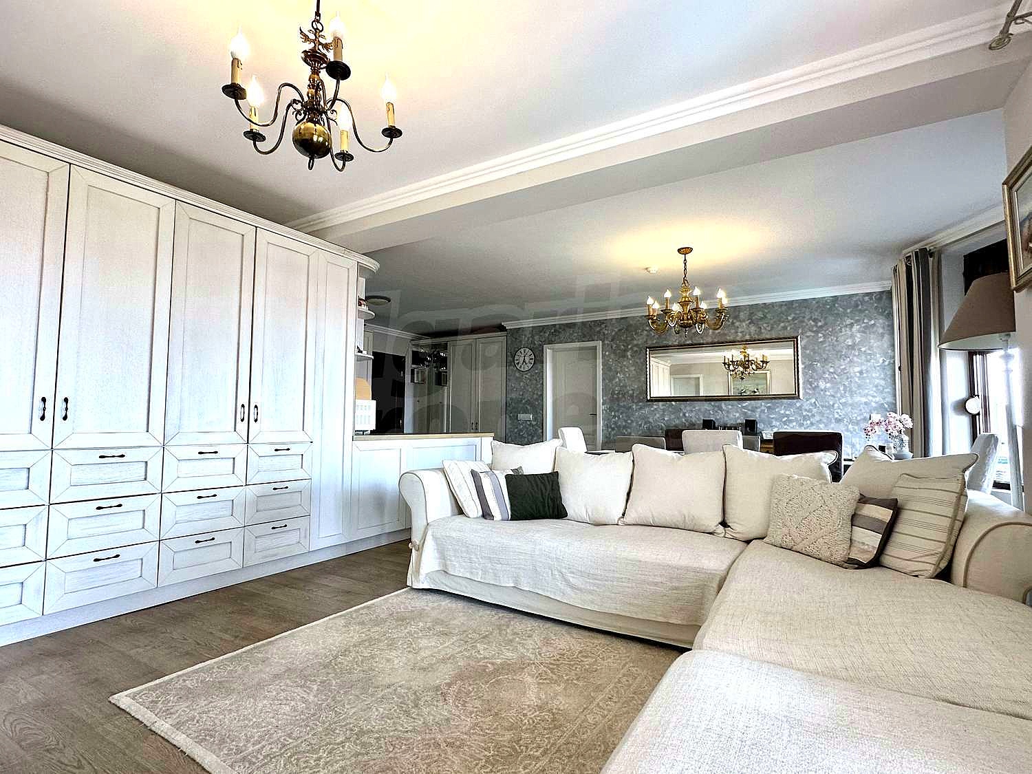 Gallery Picture 10