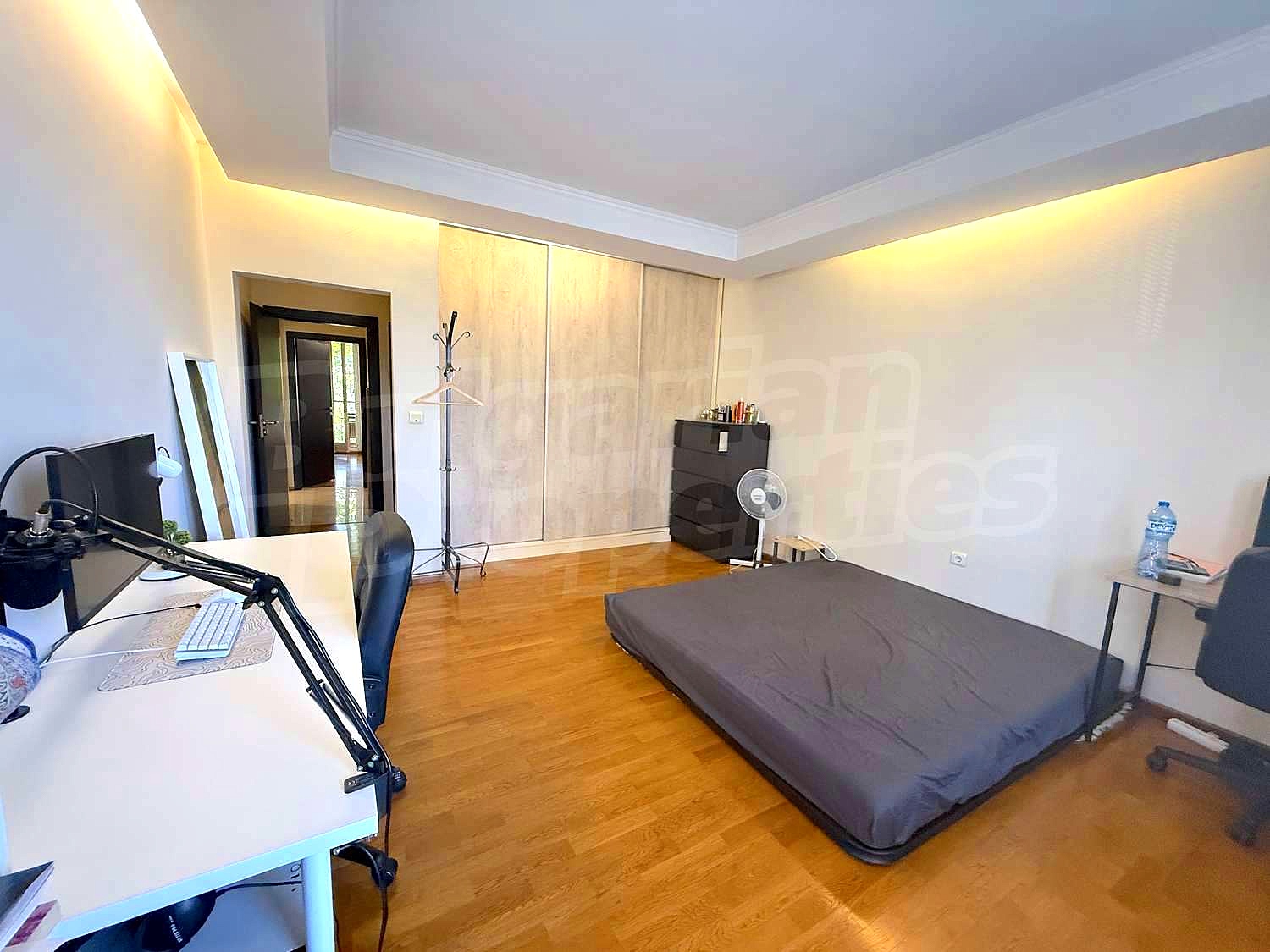 Gallery Picture 36