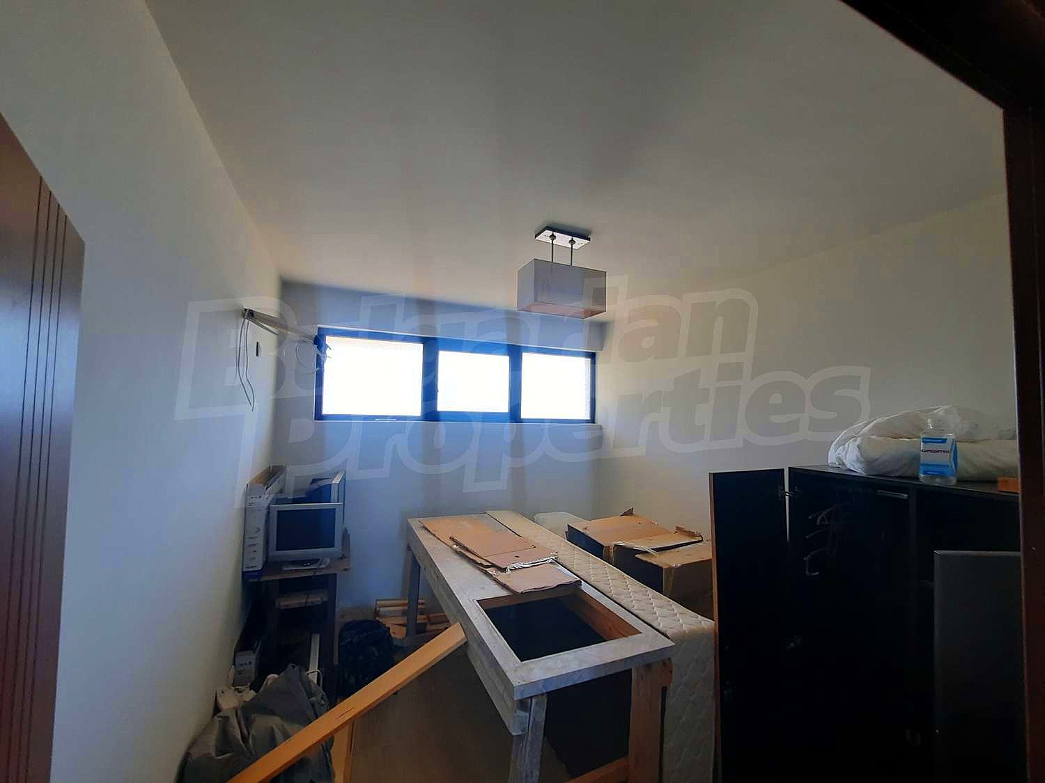 Gallery Picture 12