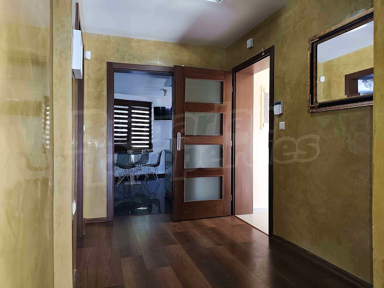 Gallery Picture 9