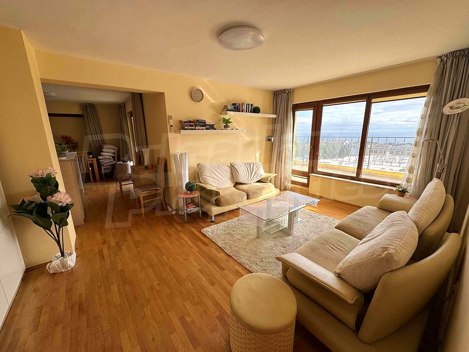 Gallery Picture 10