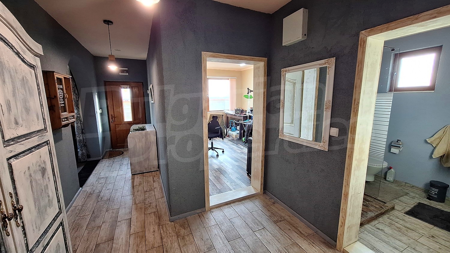 Gallery Picture 2