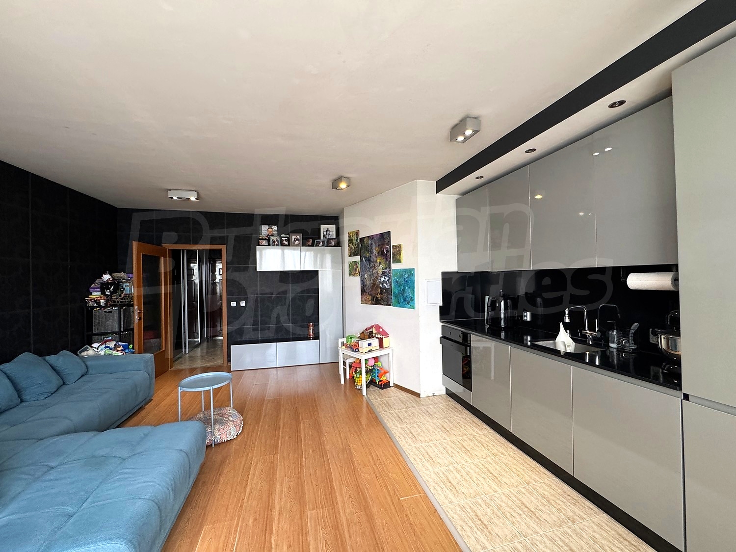Gallery Picture 6