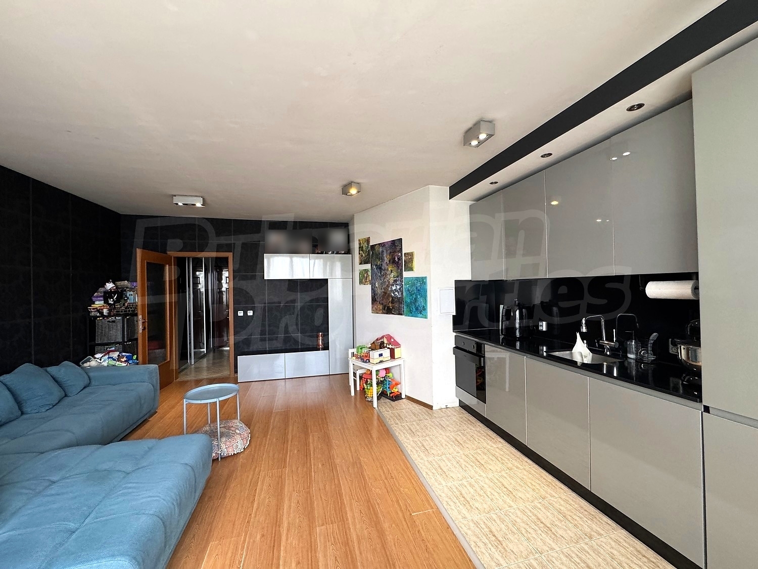Gallery Picture 6