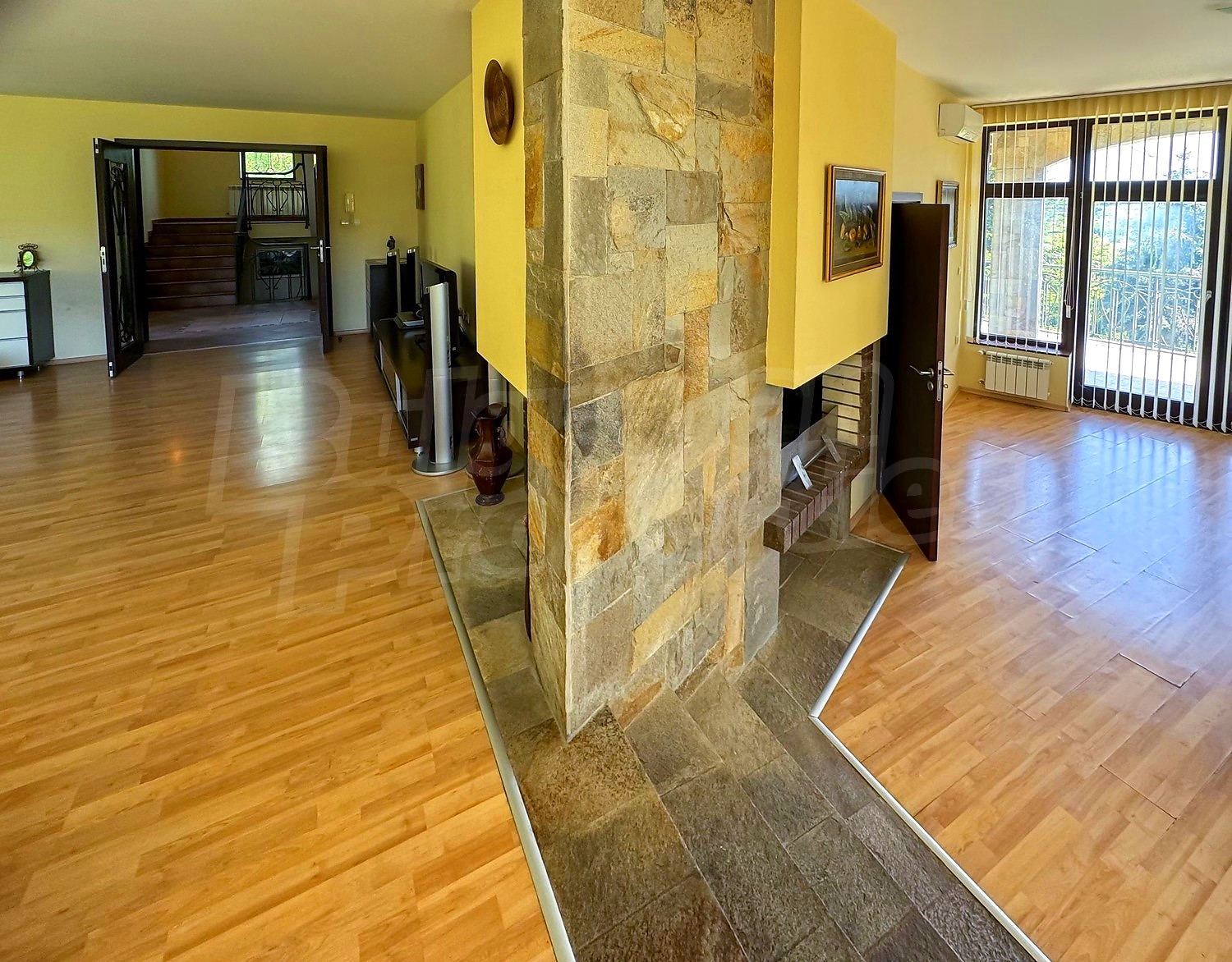 Gallery Picture 15