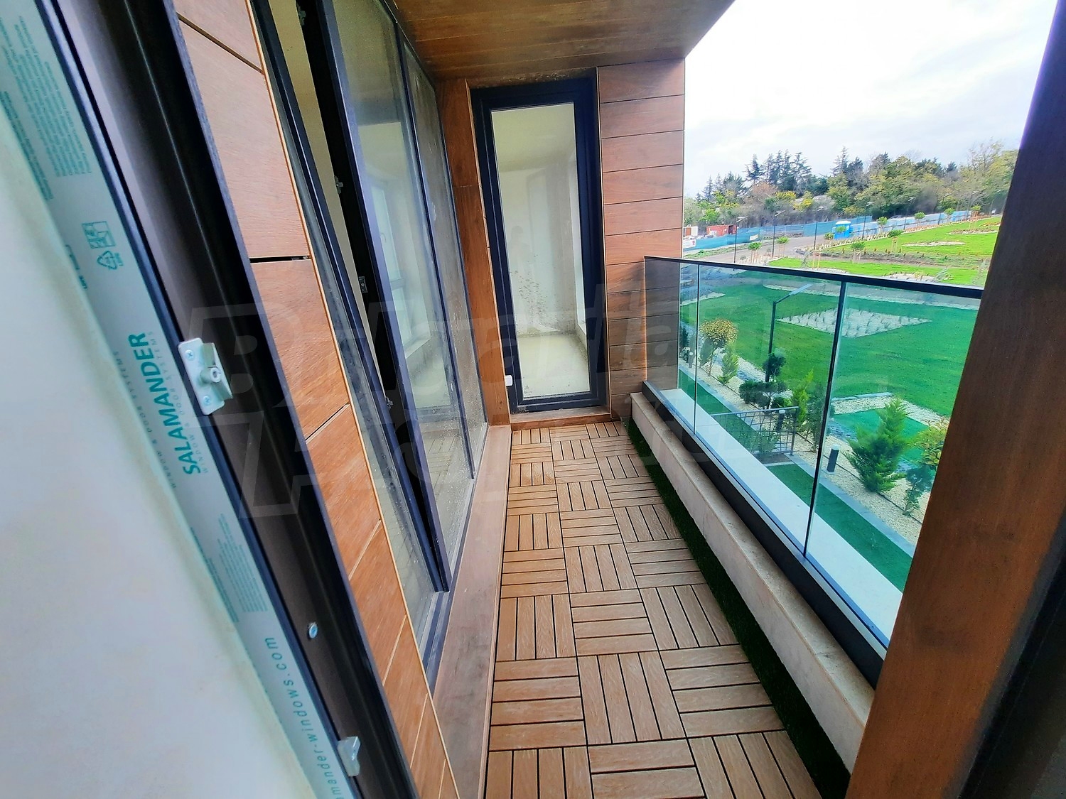 Gallery Picture 9