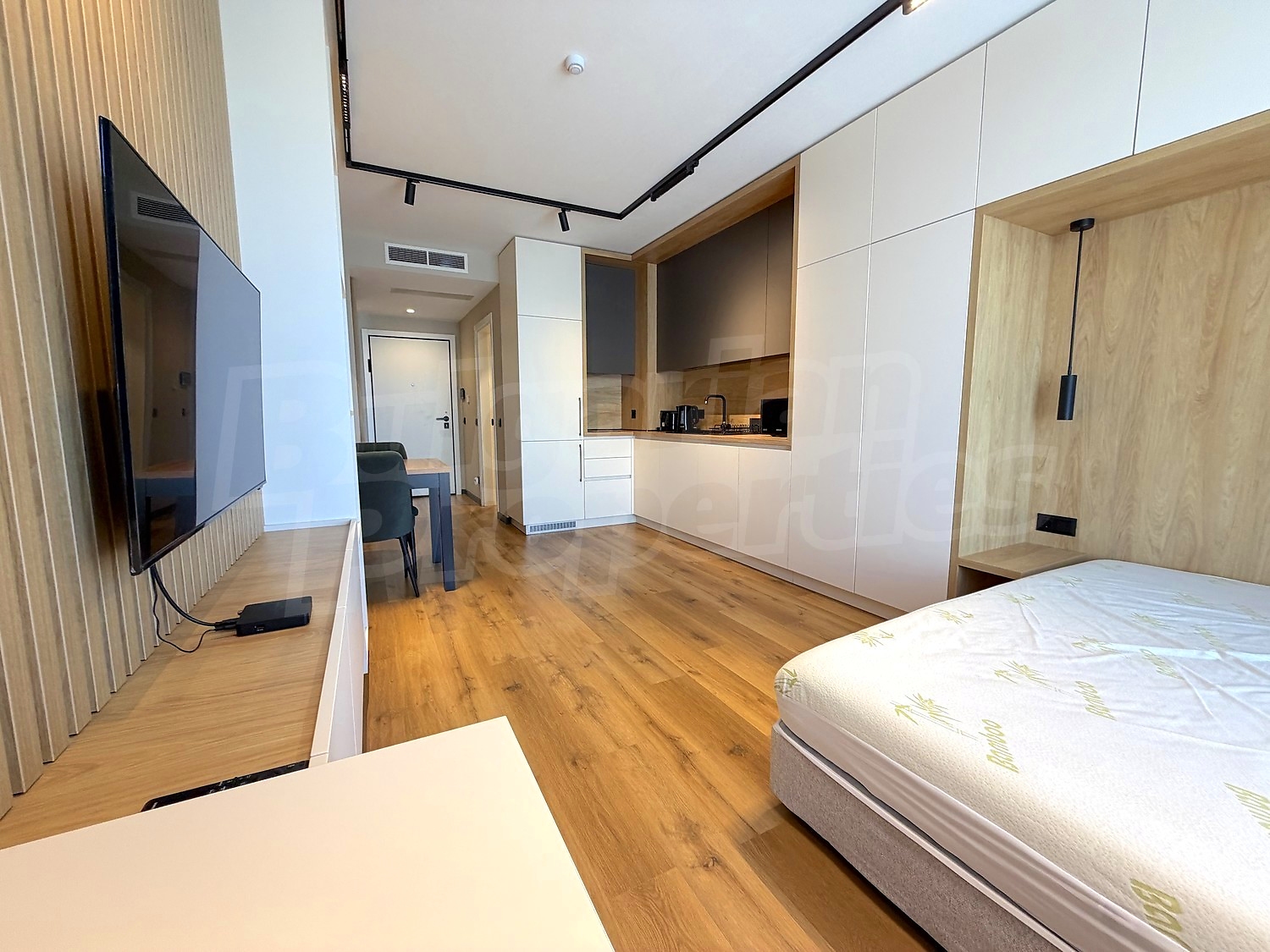 Gallery Picture 8