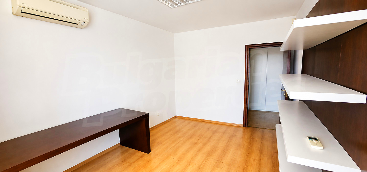 Gallery Picture 12