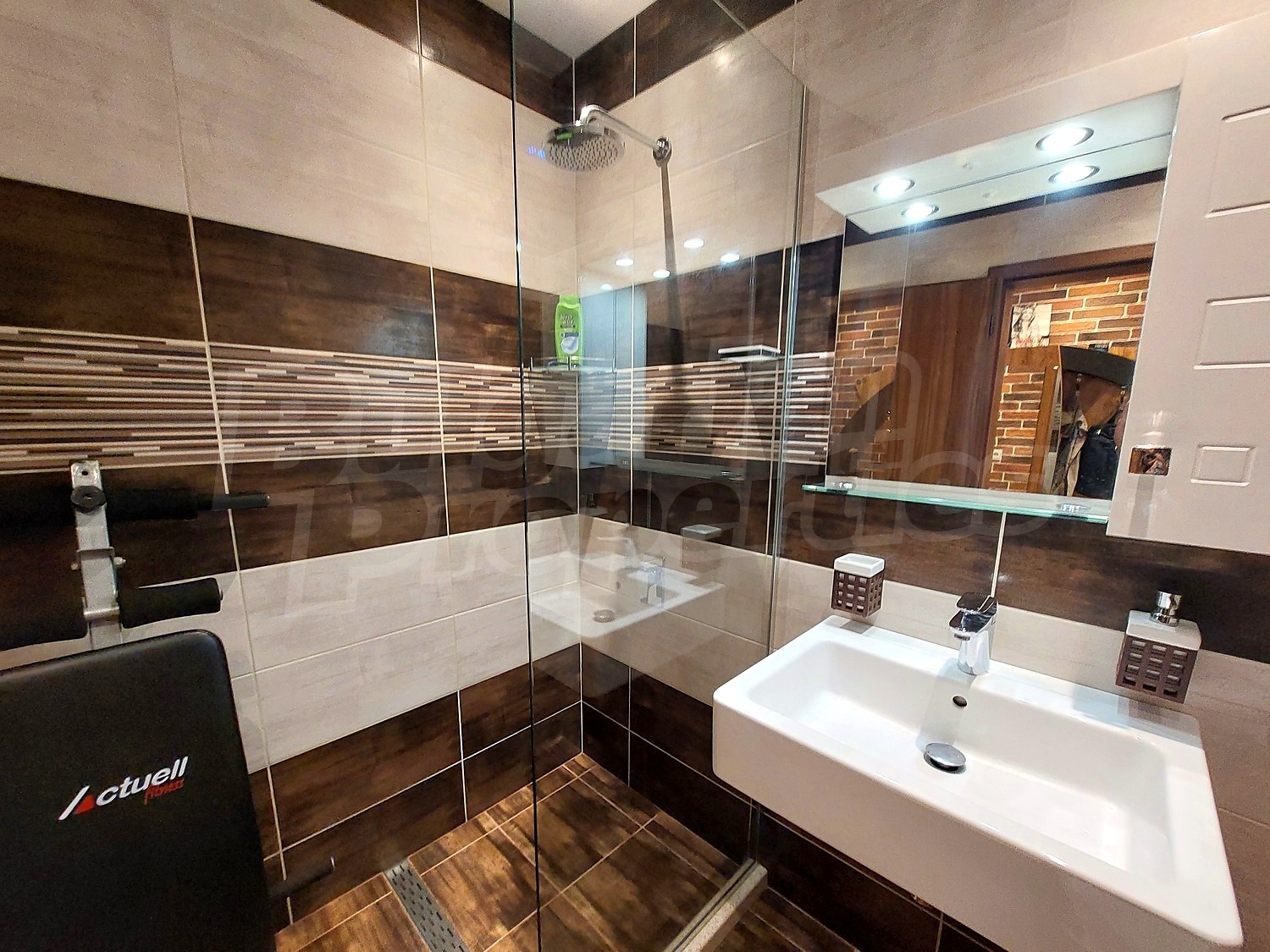 Gallery Picture 16