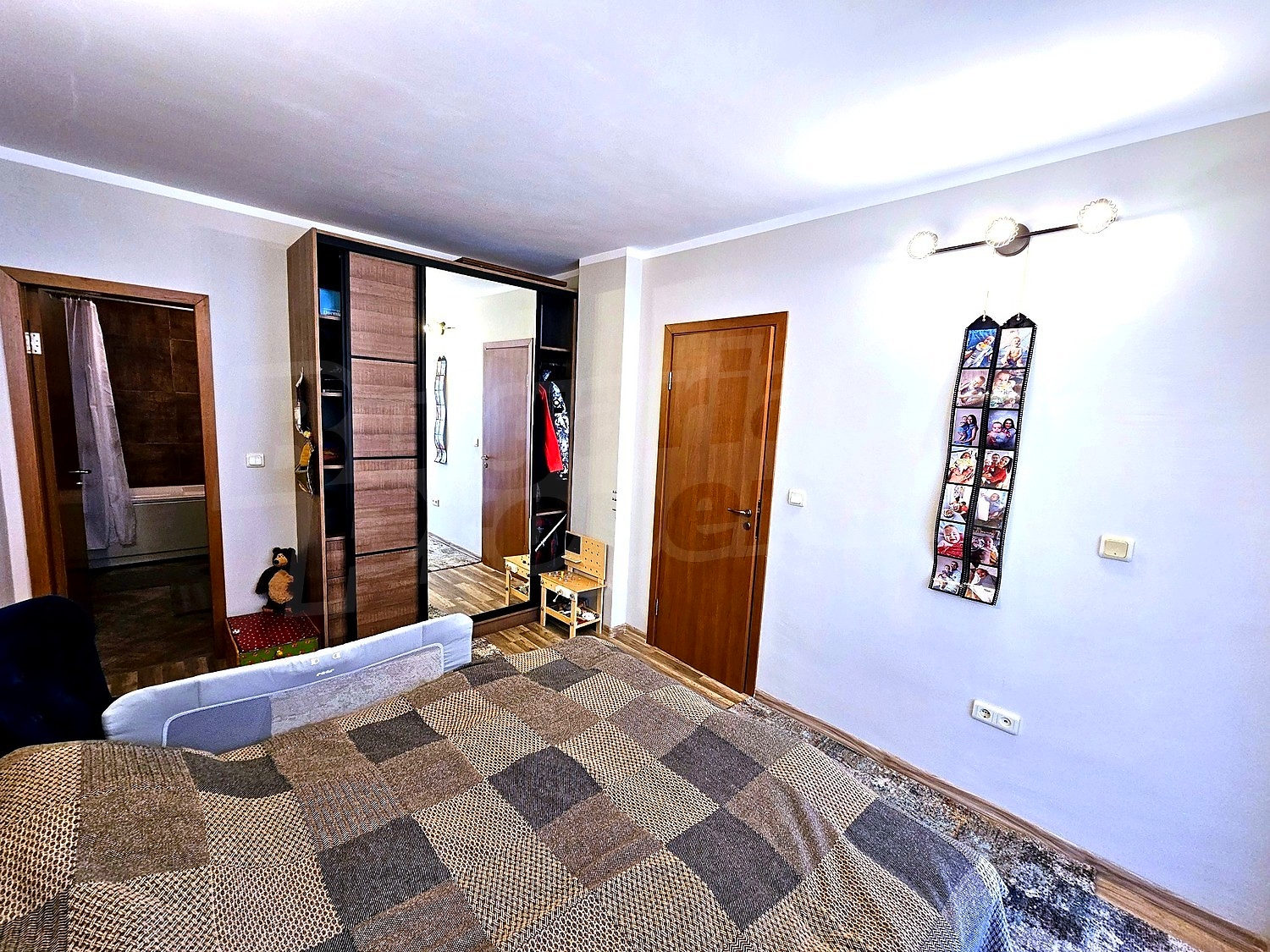 Gallery Picture 10