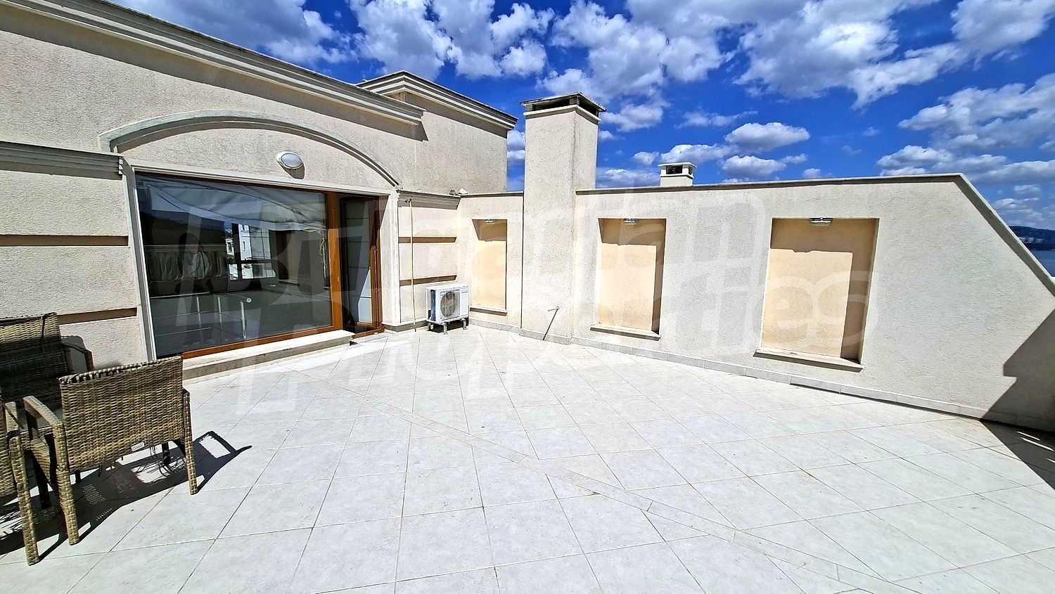 Gallery Picture 6