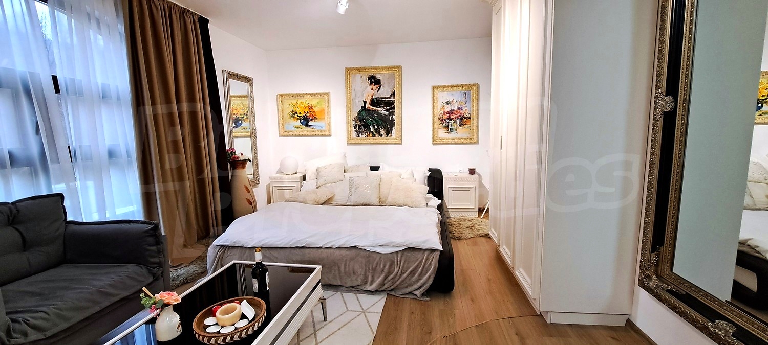 Gallery Picture 4