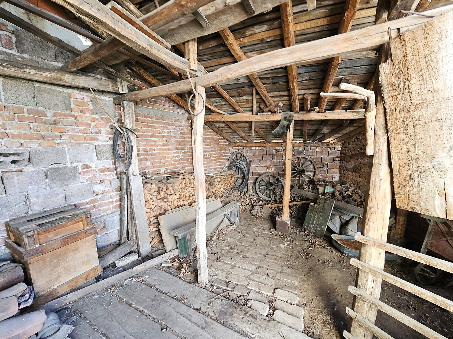 Gallery Picture 43