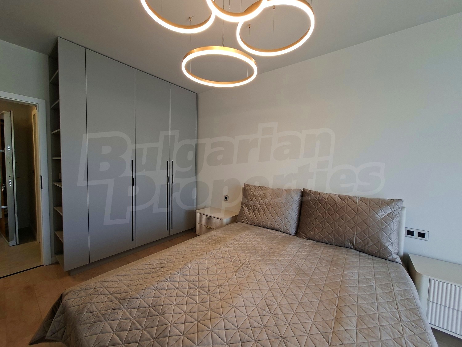Gallery Picture 10