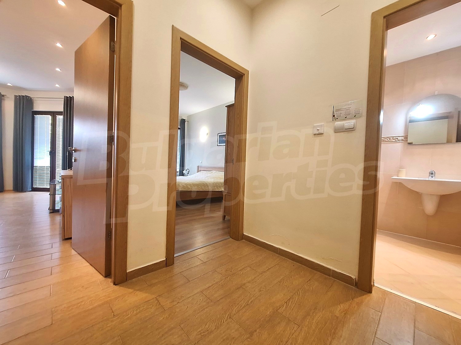 Gallery Picture 10