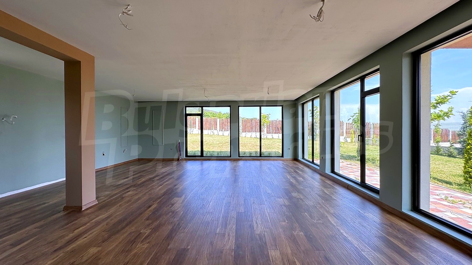 Gallery Picture 4