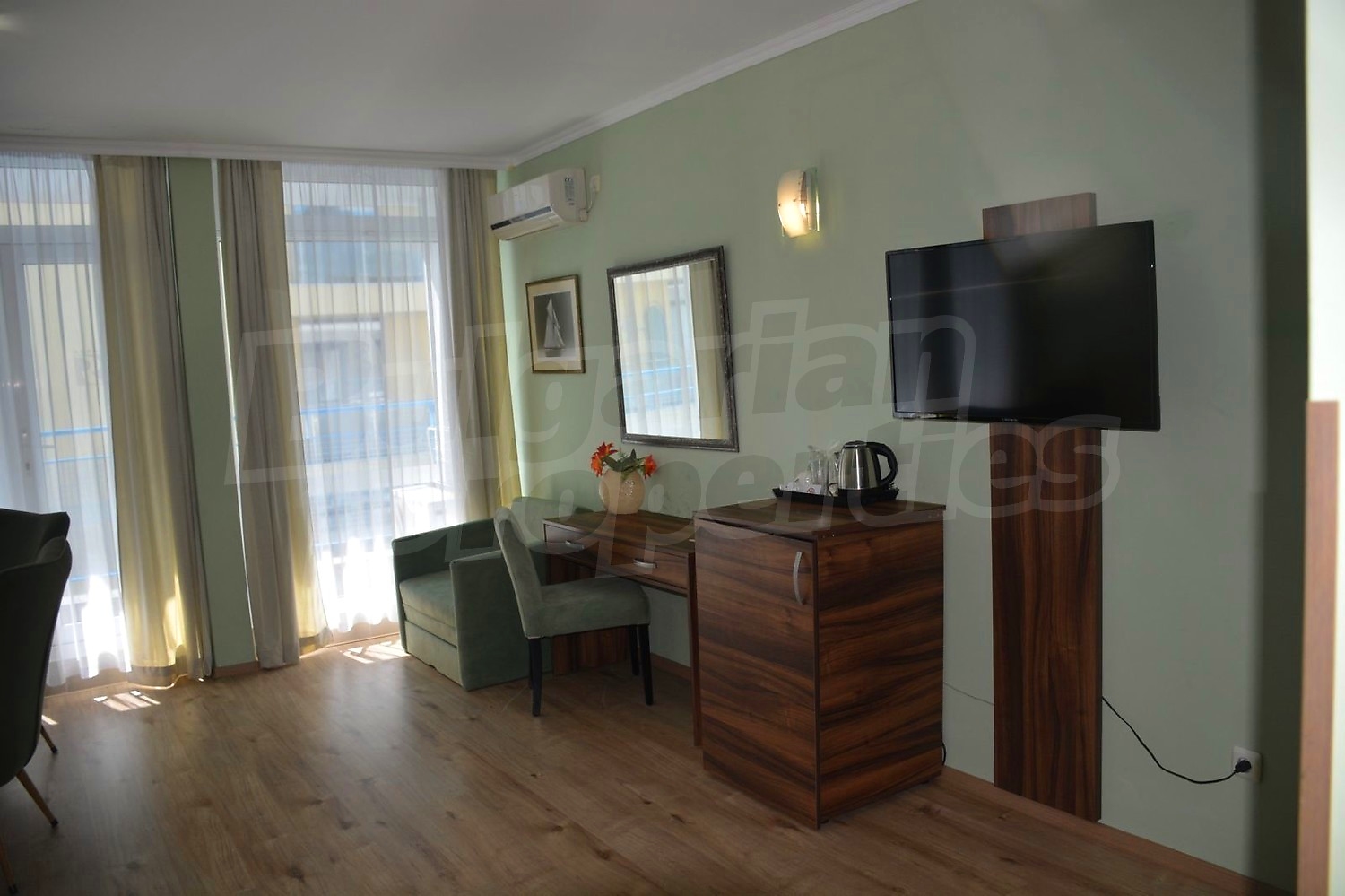 Gallery Picture 10