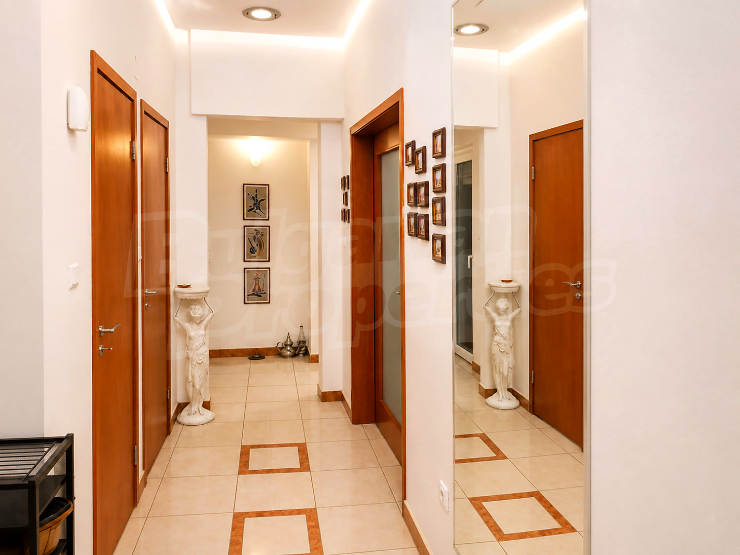 Gallery Picture 4