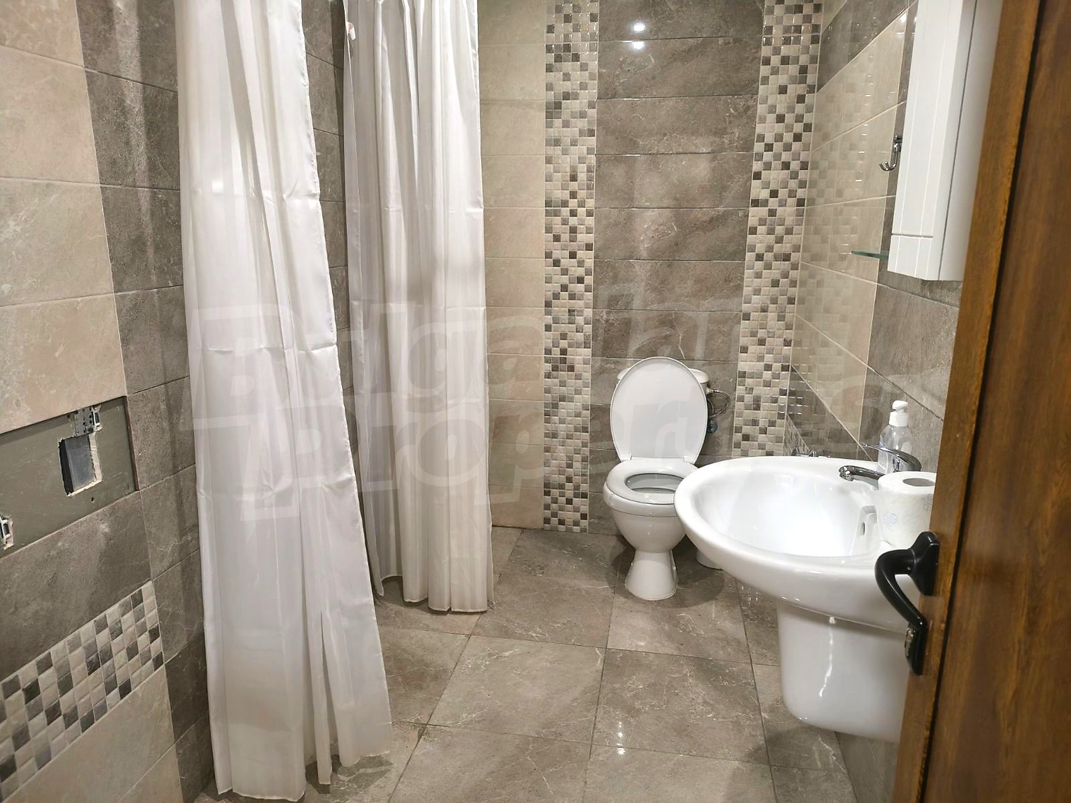 Gallery Picture 128