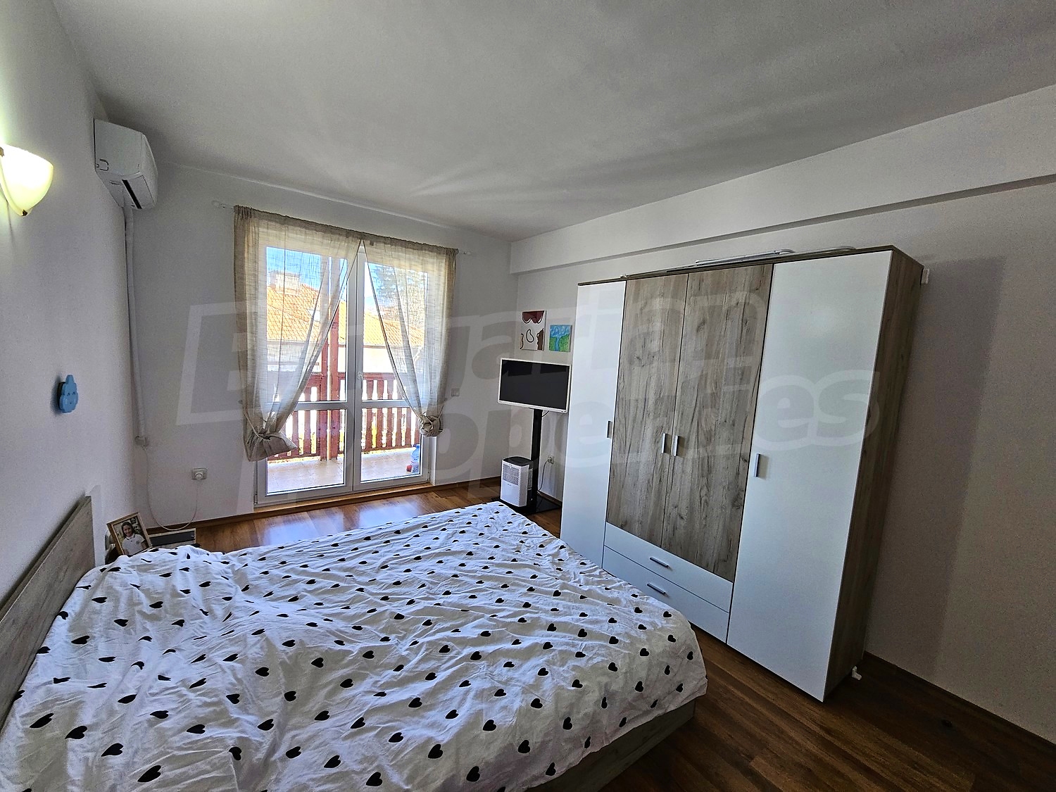 bedroom, balcony, furnished