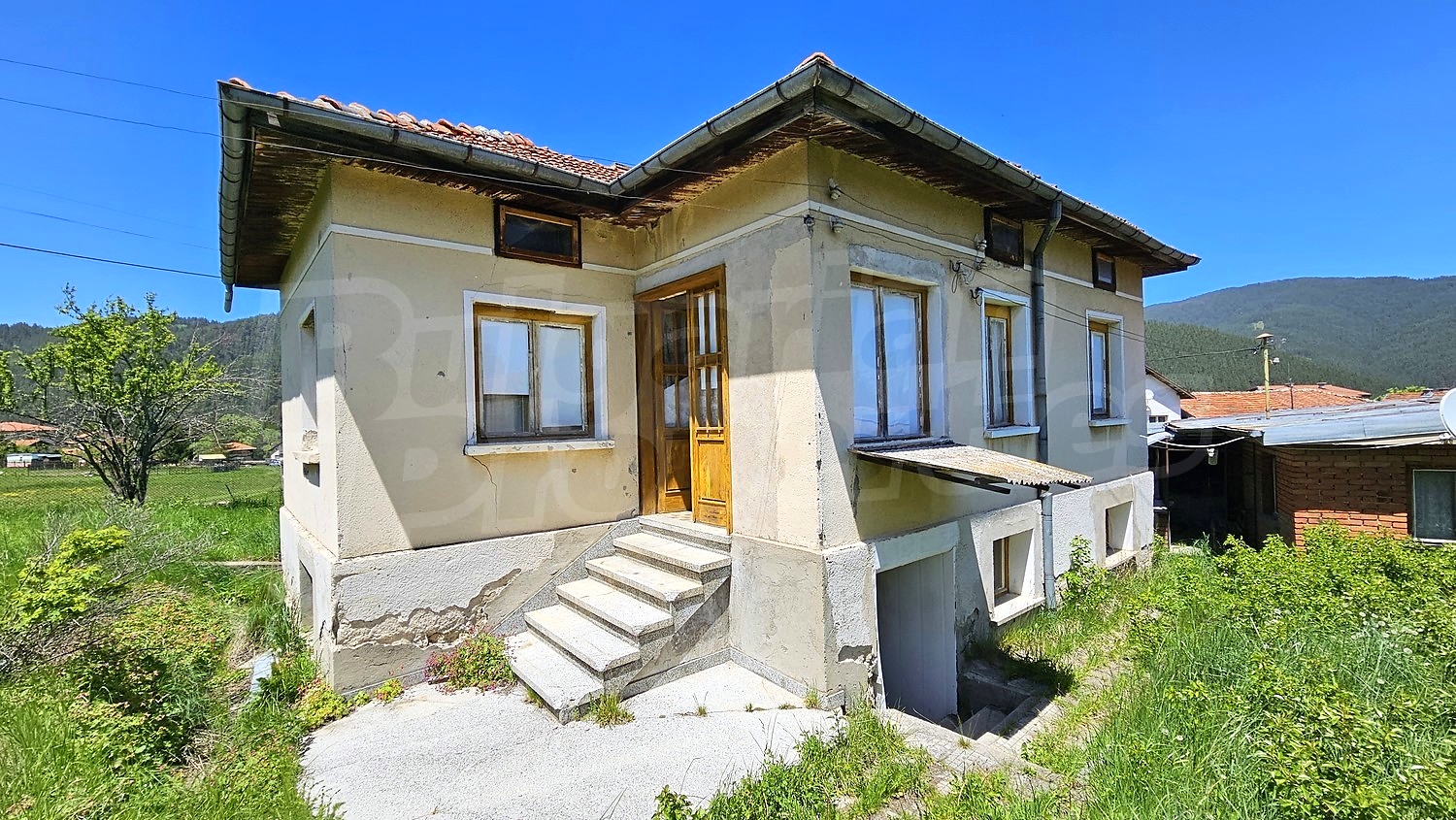 outside, facade, green area, mountain