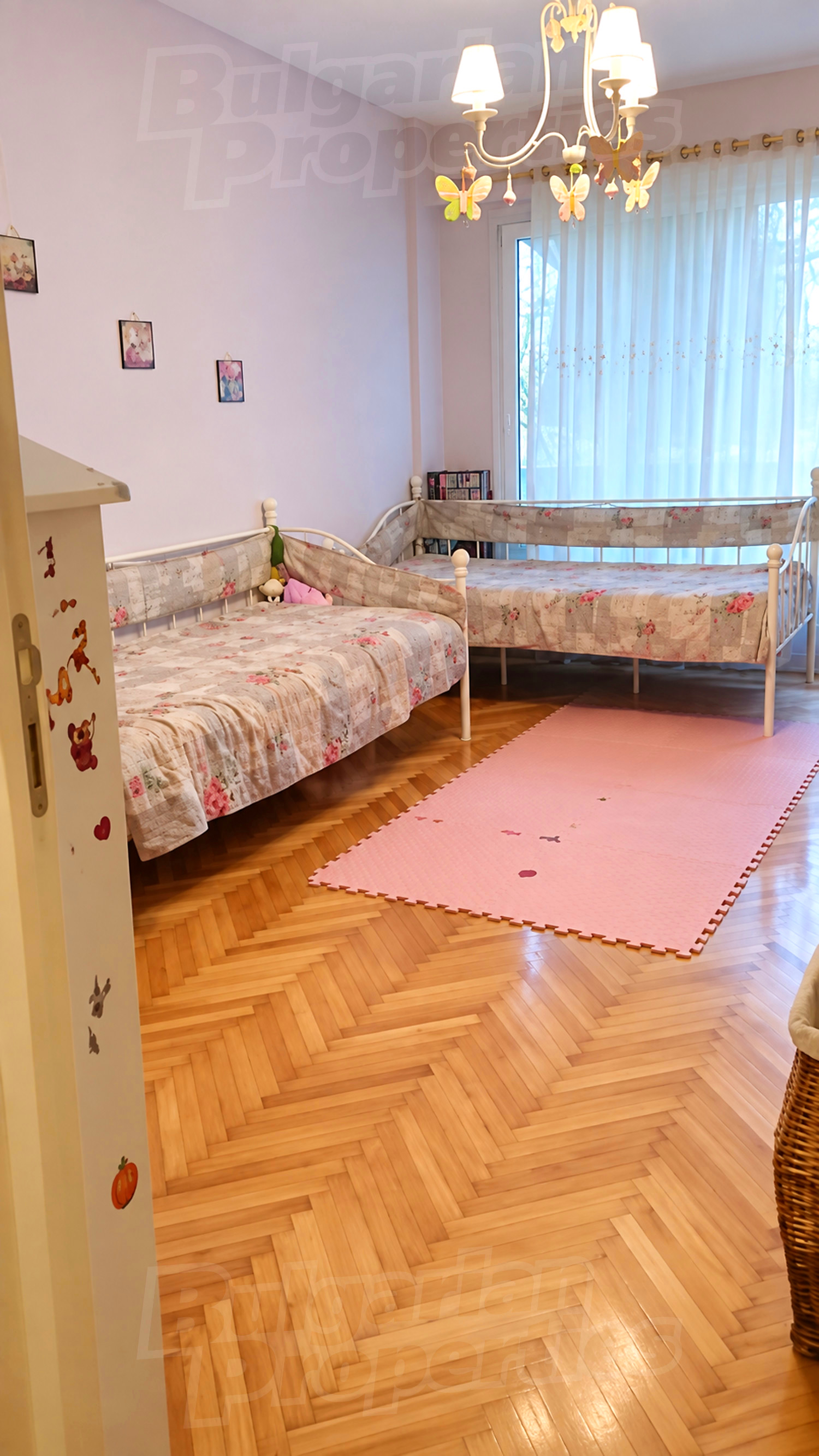 Gallery Picture 10