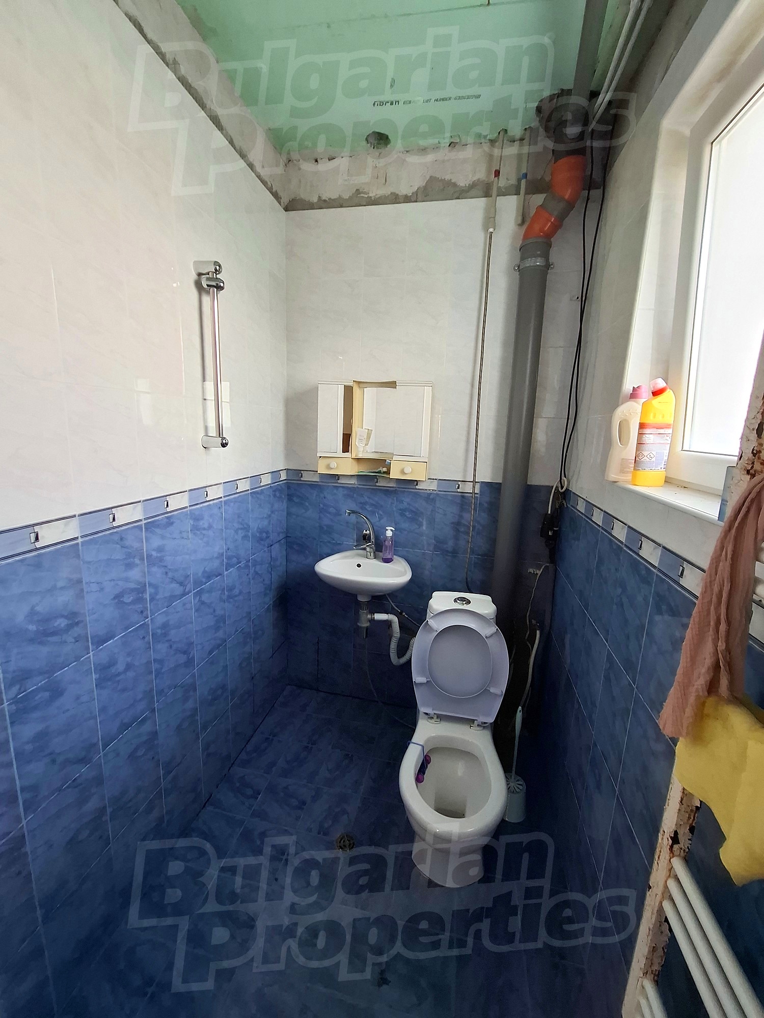 bathroom, toilet