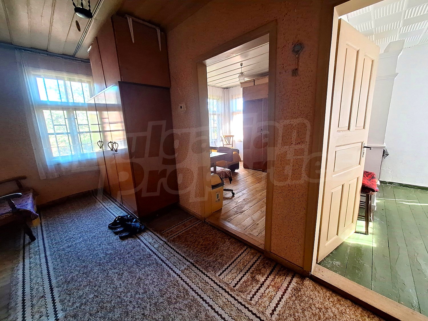 inside, furnished, hallway