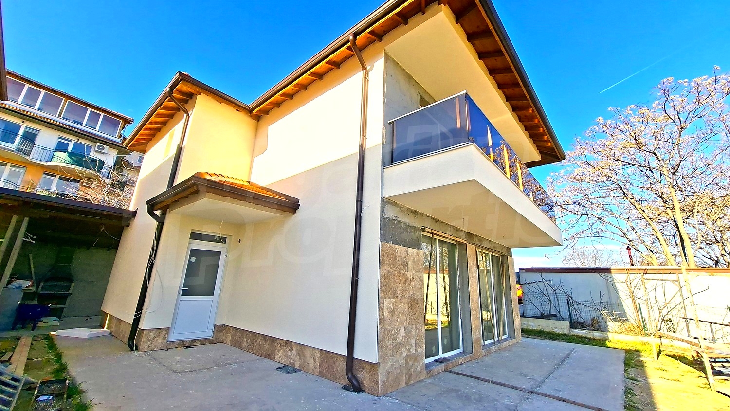 outside, facade, balcony, garden