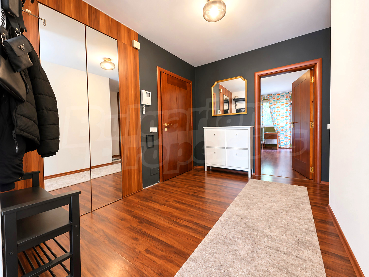 Gallery Picture 4