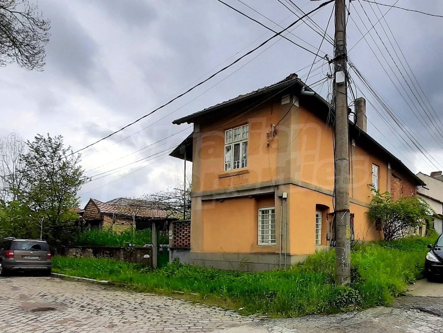 outside, facade, green area
