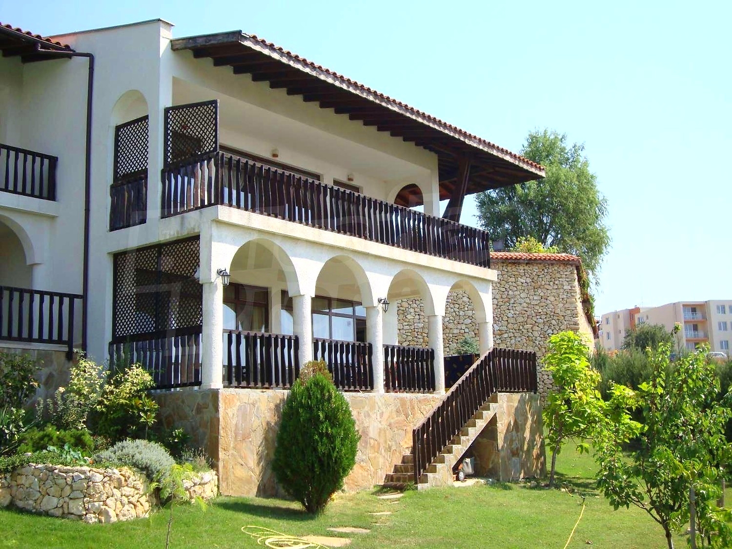 outside, facade, garden, balcony